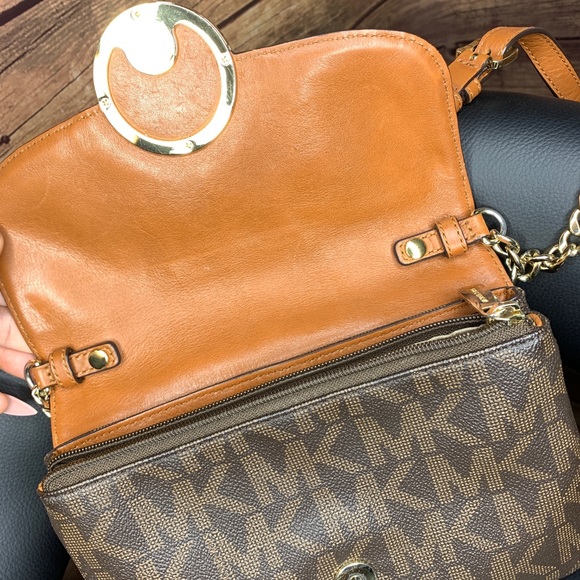 Mk crossbody - Picture 2 of 4